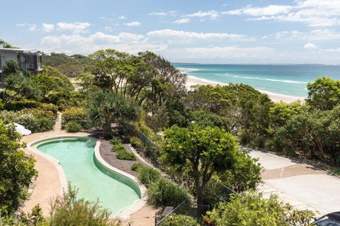 At Waves Penthouse Unit15 - Tourism Guide 0