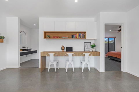 At Winbi- Echuca Holiday Homes - Tourism Guide 3