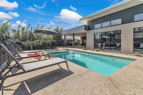 At Winbi- Echuca Holiday Homes - Tourism Guide 2