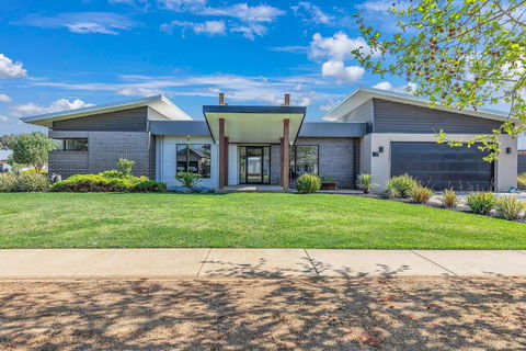 At Winbi- Echuca Holiday Homes - Tourism Guide 0