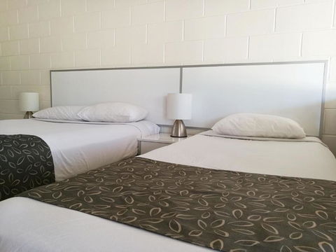 Augathella Motel & Caravan Park - Tourism Guide 4