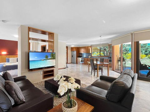 Aurora Cottages - Six Seasons - Tourism Guide 0