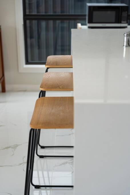 Austral Spacious Large 5 Br Home With Central AC - Tourism Guide 3