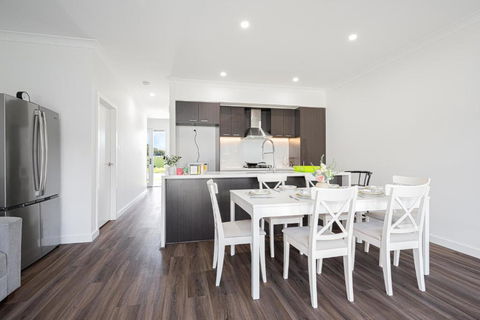Austral Warm 4br House With Parking&WiFi - Tourism Guide 1