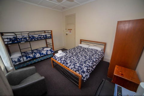 Australian Hotel - Tourism Guide 1