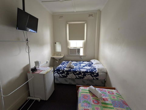 Australian Hotel - Tourism Guide 2