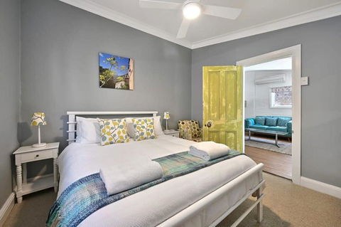 Autumn Leaf Cottage - Heritage Charm, Close To CBD - Tourism Guide 2