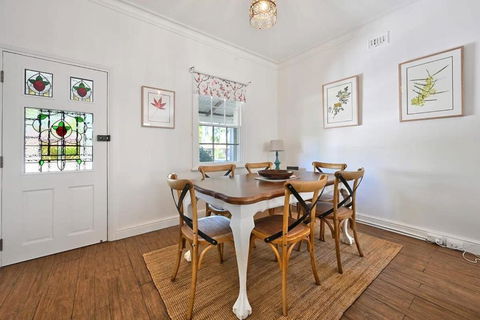 Autumn Leaf Cottage - Heritage Charm, Close To CBD - Tourism Guide 3