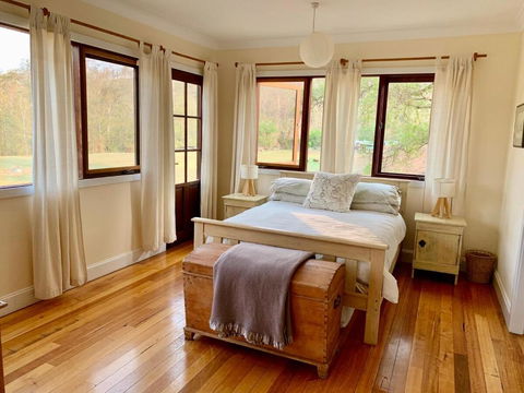 Avalon River Retreat - 400 Acre Riverside Oasis - Tourism Guide 2