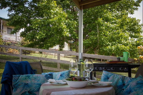 Aveley - Daylesford - Tourism Guide 1