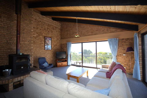Aviemore - 2 14 Cobbodah Street - Tourism Guide 0