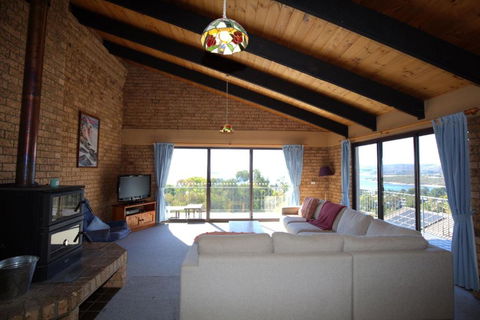 Aviemore - 2 14 Cobbodah Street - Tourism Guide 1