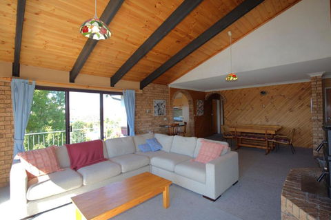 Aviemore - 2 14 Cobbodah Street - Tourism Guide 2
