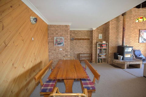 Aviemore - 2 14 Cobbodah Street - Tourism Guide 3