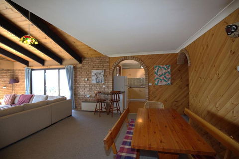 Aviemore - 2 14 Cobbodah Street - Tourism Guide 4