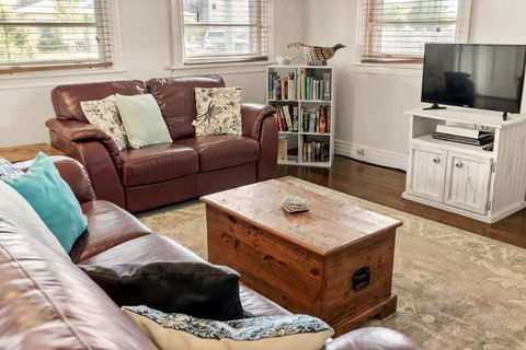 Avondale 7 Cashmore Street - Tourism Guide 2