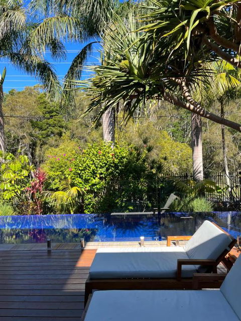Away Guesthouse- Away On Shirley Lane - Tourism Guide 0