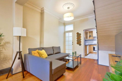 Awesome 2 Bedroom House Surry Hills - Tourism Guide 2