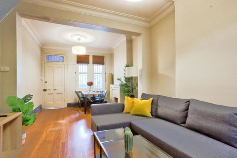 Awesome 2 Bedroom House Surry Hills - Tourism Guide 3