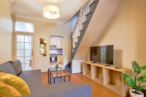 Awesome 2 Bedroom House Surry Hills - Tourism Guide 1