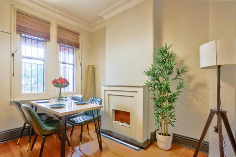 Awesome 2 Bedroom House Surry Hills - Tourism Guide 4