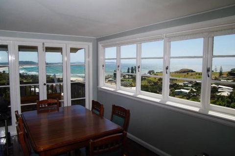 Awesome View, 4 View Street - Tourism Guide 2
