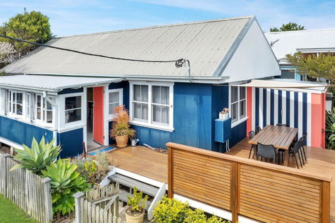 Avalon Vintage Beachside Family Getaway - Tourism Guide 0