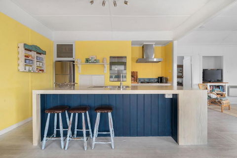 Avalon Vintage Beachside Family Getaway - Tourism Guide 3