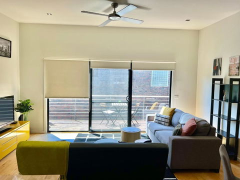 Ascot Vale - Lovely 2 Bedroom Townhouse Close To Everything! - Tourism Guide 1