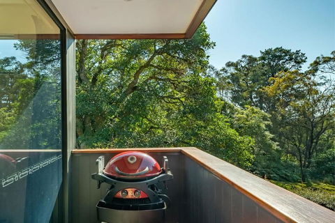Architecturally Designed Nature Lovers Delight - Tourism Guide 1