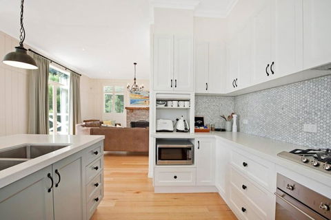 Apollo Bay Oceanview Mountain Retreat, Pet Friendly, EV Station, Fireplace - Tourism Guide 2
