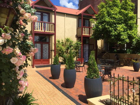 Art Hotel On York - Tourism Guide 4