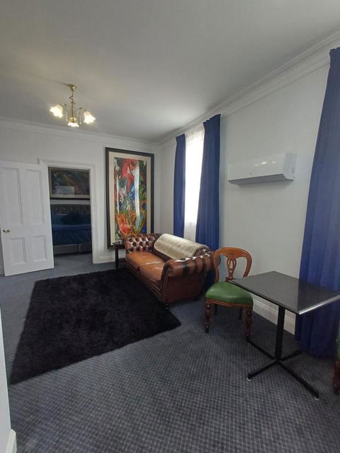 Art Hotel On York - Tourism Guide 3