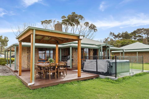 Apollo Bay Cottages- Wild Dog - Cruises Travel 0