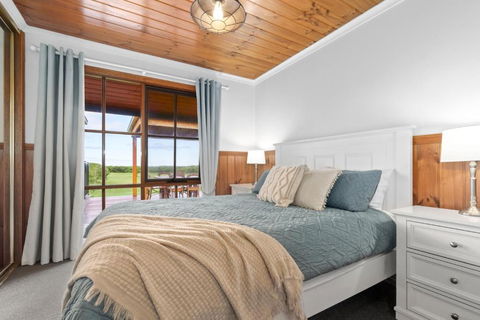 Apollo Bay Cottages- Wild Dog - Cruises Travel 1