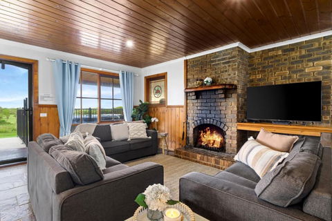 Apollo Bay Cottages- Wild Dog - Cruises Travel 3