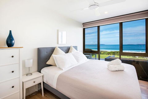 Azure Absolute Beachfront I Pet Friendly - Tourism Guide 3