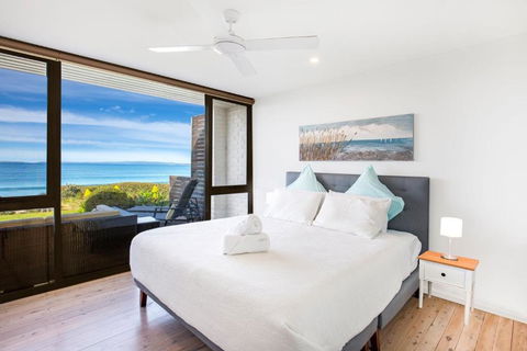 Azure Absolute Beachfront I Pet Friendly - Tourism Guide 4