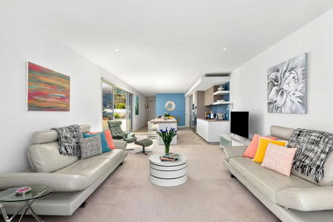 Azure Bliss Luxe With Water Views Walk To Beach - Tourism Guide 4