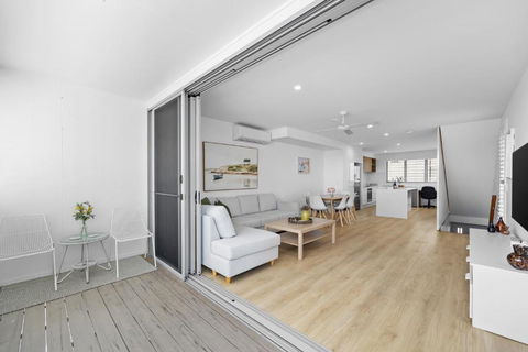 Azure River Side Townhouse - Tourism Guide 4