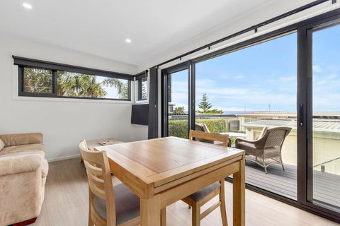 Azure Studio - Ocean Glimpses - 3 Mins Walk To Beach - Tourism Guide 4