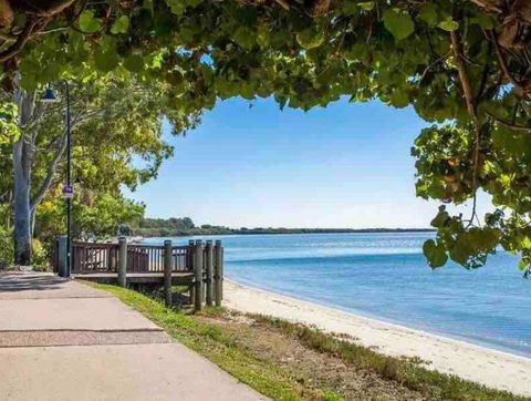 Bayside Living - Walk To Water - Central Location - Cruises Travel 3