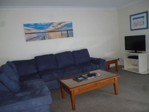 Le Lavandou Holiday Apartments - Cruises Travel 7