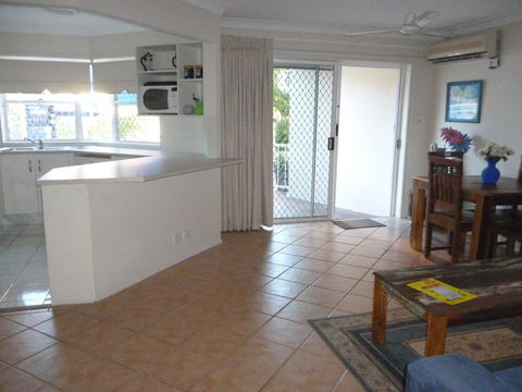Le Lavandou Holiday Apartments - Cruises Travel 14