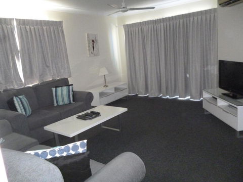 Le Lavandou Holiday Apartments - Cruises Travel 20