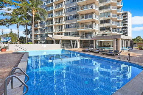 Pacific Regis Beachfront Holiday Apartments - Tourism Guide 3