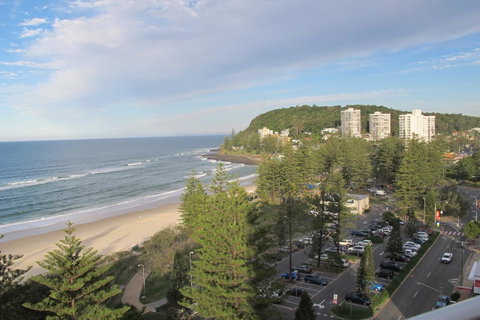 Pacific Regis Beachfront Holiday Apartments - Tourism Guide 12