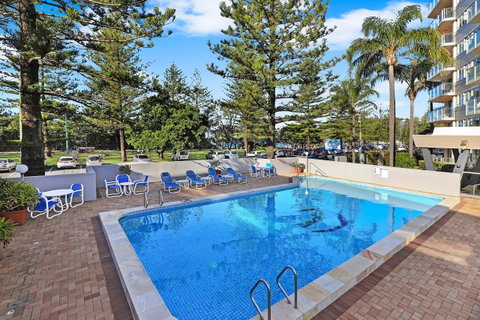Pacific Regis Beachfront Holiday Apartments - Tourism Guide 4