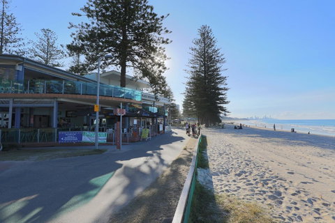 Pacific Regis Beachfront Holiday Apartments - Tourism Guide 17