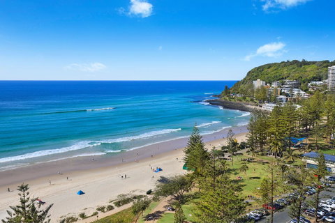 Pacific Regis Beachfront Holiday Apartments - Tourism Guide 0